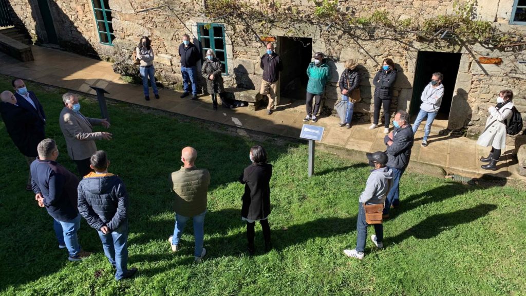 O Concello de Malpica recibe a visita do vicepresidente da Deputación da Coruña, Xosé Regueira, e do alcalde do Concello de Oleiros e deputado provincial, Ángel García Seoane